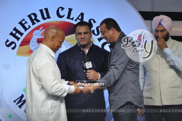 Sanjay Dutt at Sheru Classic Mumbai 2011