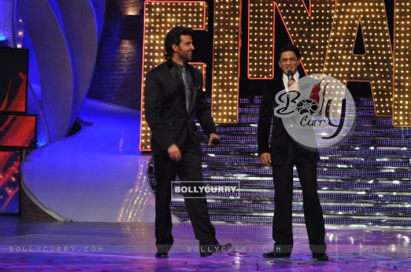 Shah Rukh Khan and Hrithik Roshan at the finale of Just Dance at Filmcity, Mumbai