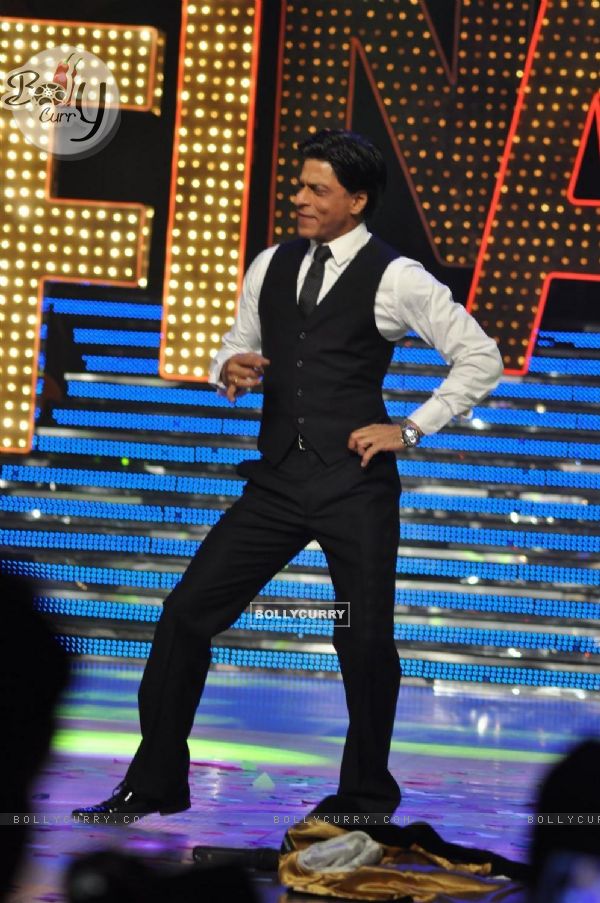 Shah Rukh Khan at the finale of Just Dance at Filmcity, Mumbai