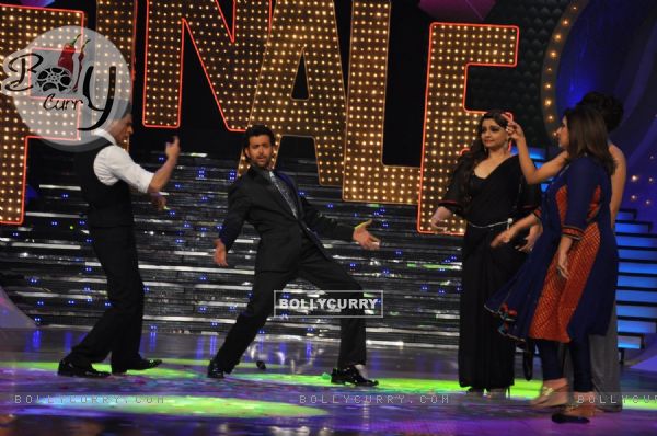 Shah Rukh Khan, Priyanka Chopra and Hrithik Roshan at the finale of Just Dance at Filmcity, Mumbai
