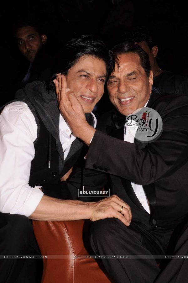 Shah Rukh Khan and Dharmendra on the sets of India's Got Talent 3 in Film City