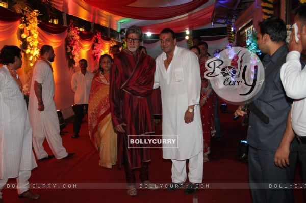 Amitabh Bachchan with Jaya grace Sanjay Dutt's Mata Ki Chowki in Bandra