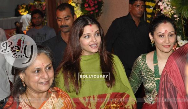 Aishwarya and Jaya Bachchan grace Sanjay Dutt's Mata Ki Chowki in Bandra