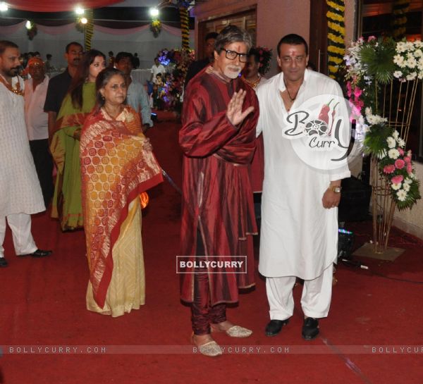Amitabh and Jaya grace Sanjay Dutt's Mata Ki Chowki in Bandra