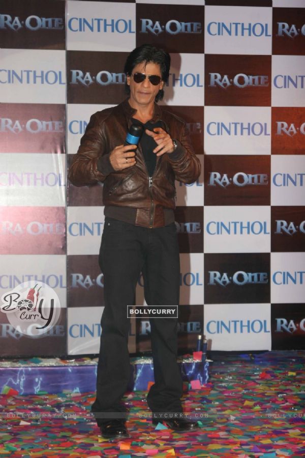 Shah Rukh Khan unveils Cinthol- Ra.one Deo