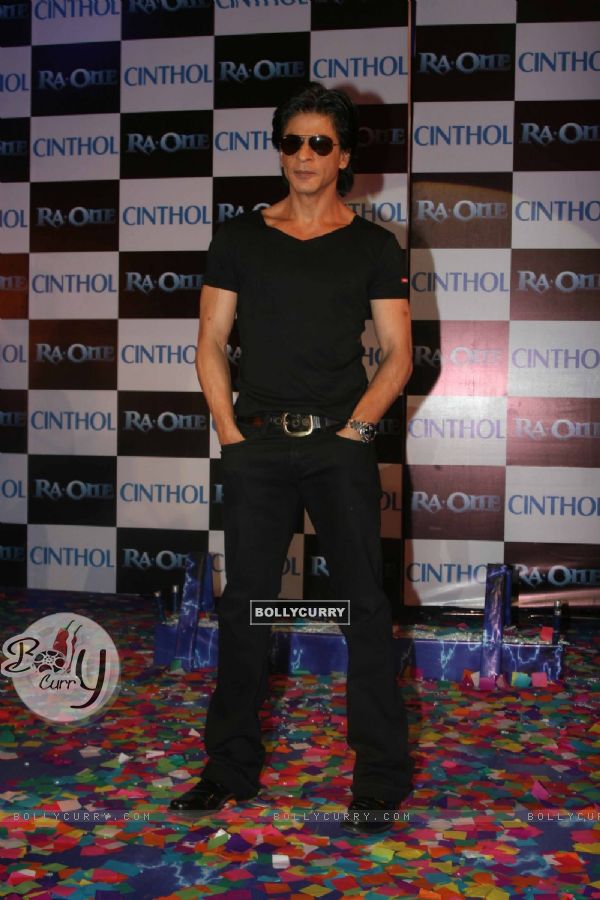 Shah Rukh Khan unveils Cinthol- Ra.one Deo