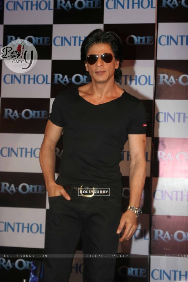 Shah Rukh Khan unveils Cinthol- Ra.one Deo