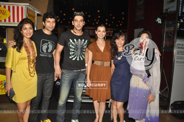 Zayed Khan, Dia Mirza with cast sales ticket of film 'Love Breakups Zindagi' at box office (162975)