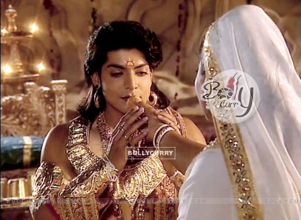 Ramji is lovingly fed by Mata Kaikeyi in Ramayan