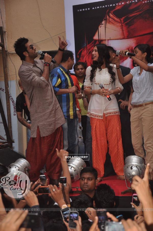 Ranbir Kapoor and Nargis Fakhri promote 'Rockstar' at MMK college