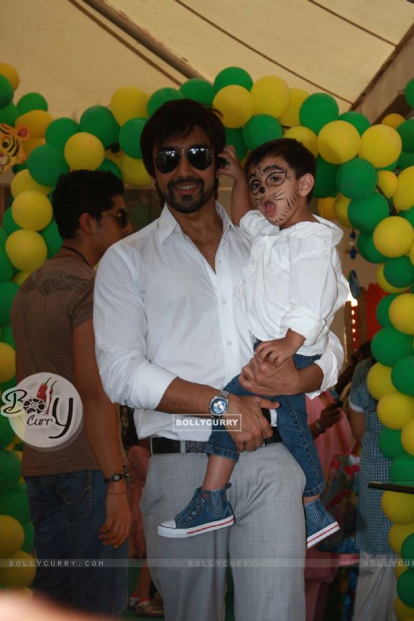 Ashish Chowdhry with his kid at Sanjay Dutt and Manyata Kids 1st Birthday