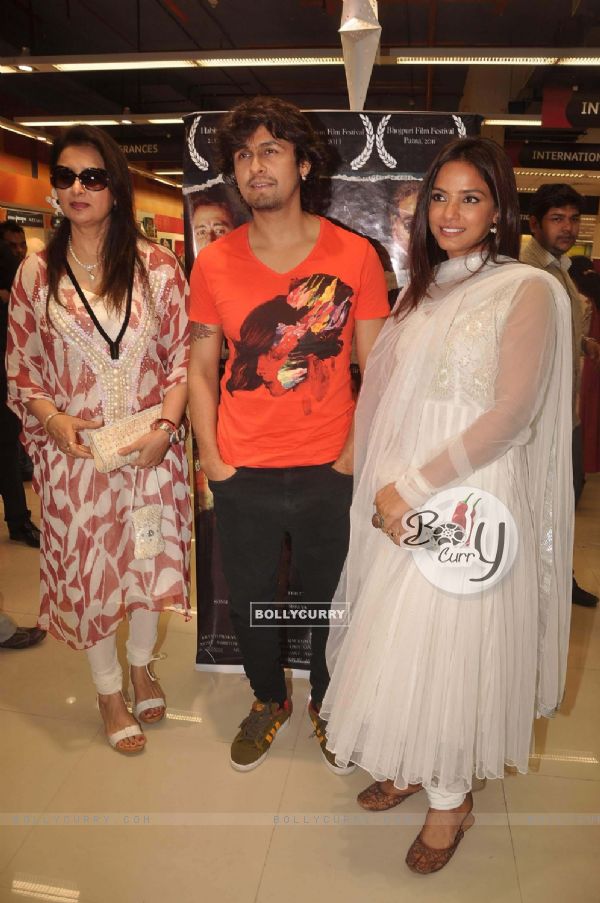 Poonam Dhillon, Sonu Nigam and Neetu Chandra at 'Deswa' music launch in Infinity Malad