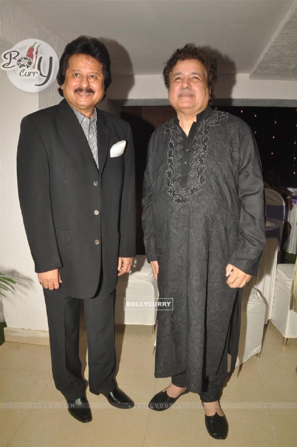 Ghazal singer Ashok Khoslas new album 'Ishq ke Aage' released by singer Pankaj Udhas