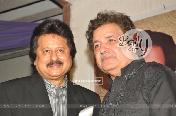 Ghazal singer Ashok Khoslas new album 'Ishq ke Aage' released by singer Pankaj Udhas