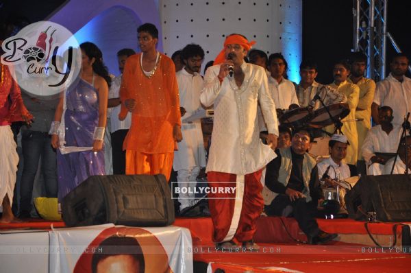 Manoj Tiwari promote film Loot at Chatt Puja celebrations at Juhu, Mumbai (167105)