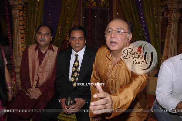 Dharmendra on the sets of TV serial 'Preeto' at Powai in Mumbai