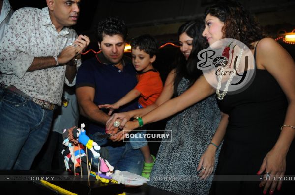 Bakhtiyaar Irani cutting Cake with entire family on it