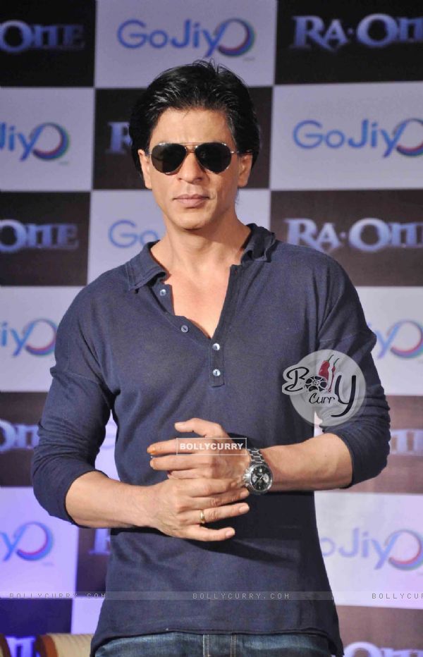 Shah Rukh Khan at GoJiyo event spreading happiness with his laser beamed H.A.R.T! at Hotel Taj Lands End in Bandra, Mumbai