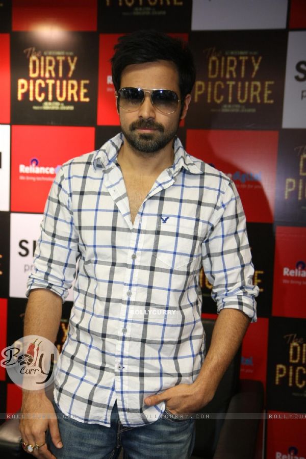 Emraan Hashmi promotes his film 'The Dirty Picture' at Reliance Digital Stores in Mumbai (170462)