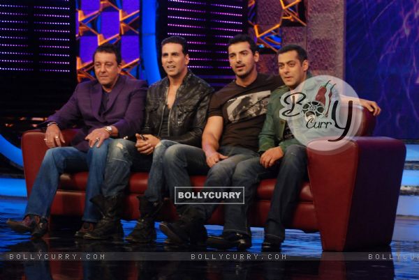 Akshay and John promote film Desi Boyz on the sets of Bigg Boss Season 5 with Salman and Sanjay (170568)