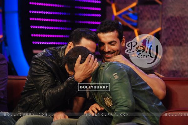 Akshay and John promote film Desi Boyz on the sets of Bigg Boss Season 5 with Salman