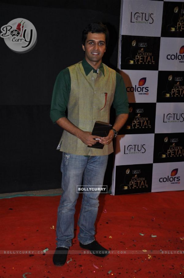 Sachin Shroff at Red Carpet of Golden Petal Awards By Colors in Filmcity, Mumbai