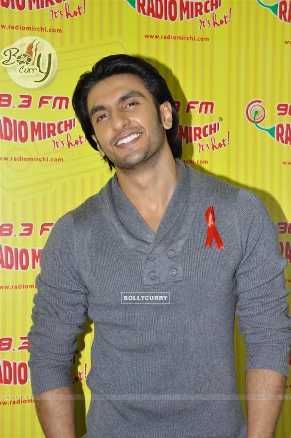 Ranveer Singh promote his film 'Ladies vs Ricky Bahl' at 98.3 FM Radio Mirchi studio (172572)