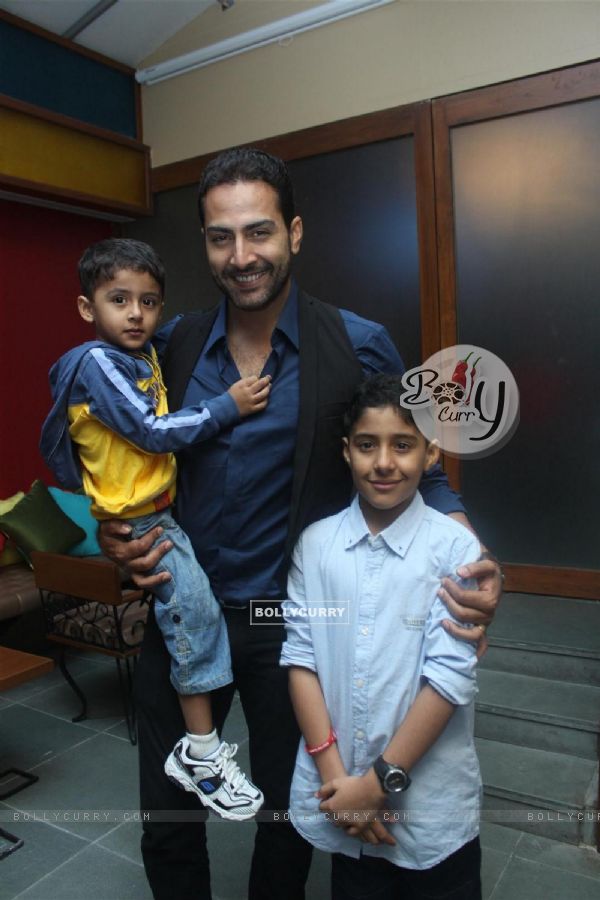 Sudhanshu Pandey with their two kids celebrated their Wedding Anniversary at Bistro Grill in Mumbai