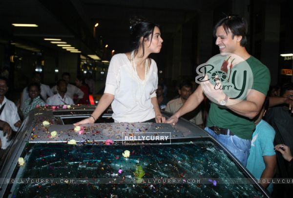 Vivek Oberoi and Mallika Sherawat promote their latest film 'Kismat Love Paisa Dilli' at Mumbai Airport