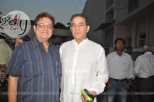 Dalip Tahil pays respect at Dev Anand's prayer meet