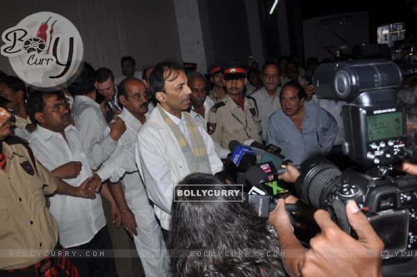 Bollywood celebs pays respect at Dev Anand's prayer meet at Mehboob studio