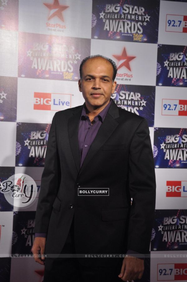 Ashutosh Gowarikar at Big Star Entertainment Awards at Bhavans Ground in Andheri, Mumbai