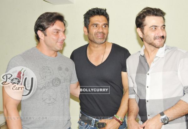 Sohail Khan, Suniel Shetty and Sanjay Kapoor at Farah Khan's House Warming Party