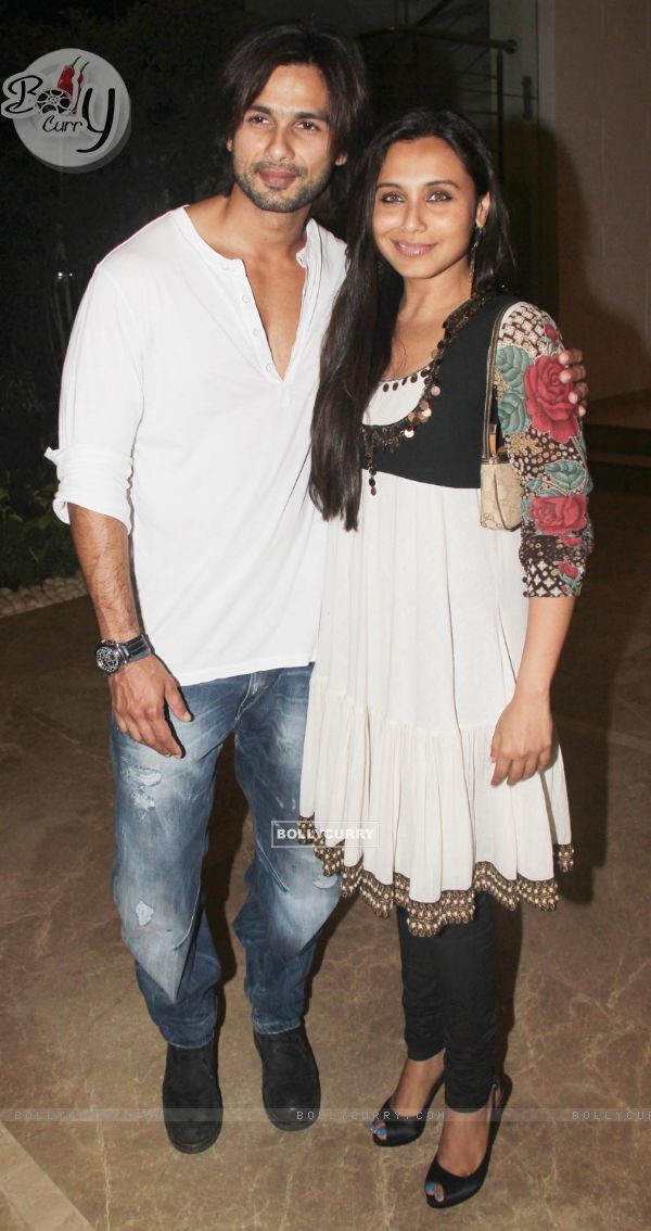 Shahid Kapoor and  Rani Mukherjee at Farah Khan's House Warming Party