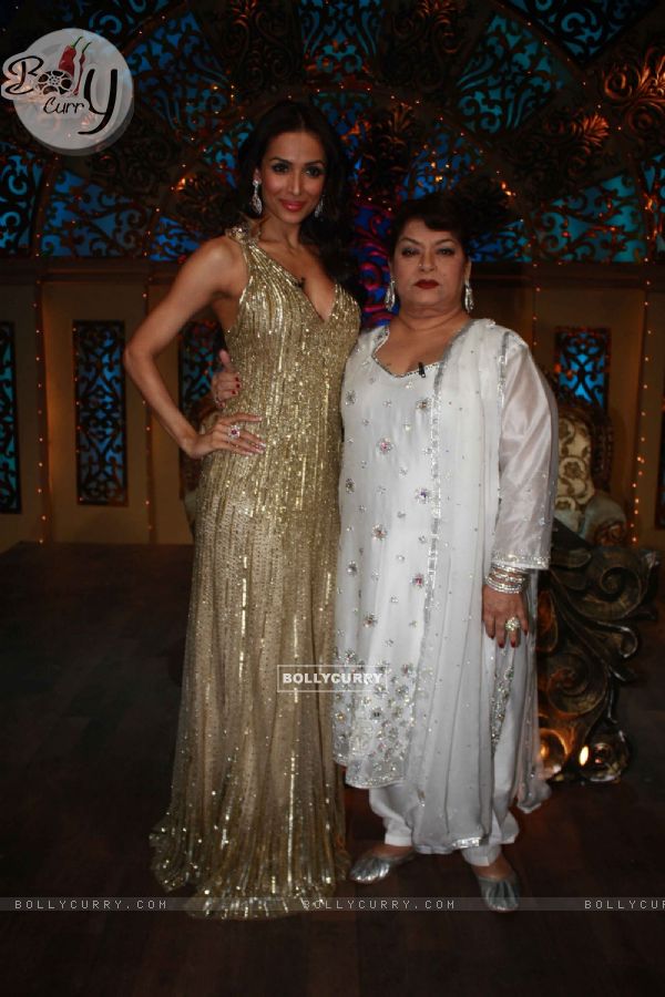 Malaika Arora Khan with Saroj Khan add glamour to 'Nachle Ve'