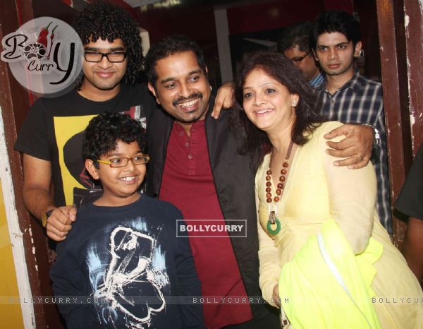 Shankar Mahadevan with family at Don 2 special screening at PVR (175850)