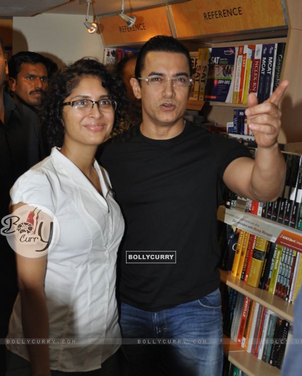 Aamir Khan with wife Kiran Rao launches DVD of their film DHOBI GHAT at the Crossword store in Mumbai (176041)