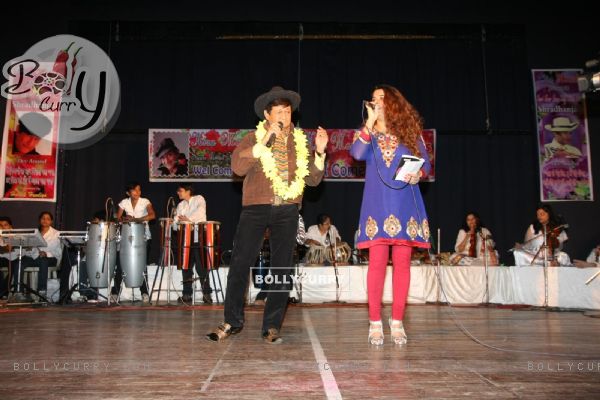 Celebs given Tribute to Dev Anand by 23 Ladies Musician