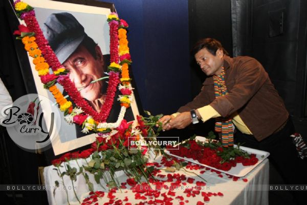 Celebs given Tribute to Dev Anand by 23 Ladies Musician