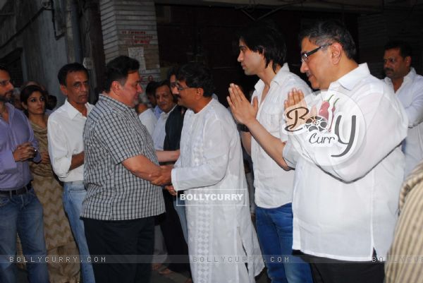 Rishi Kapoor at Sunil and Dharmesh Darshan's dad's prayer meet
