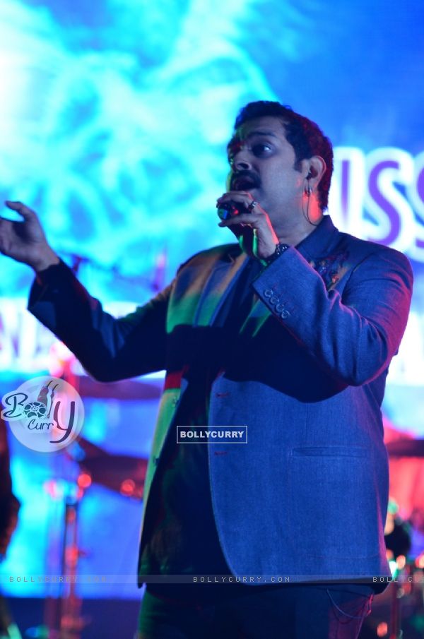 Shankar Mahadevan performing live King in Concert organized by Nagrik Shikshan Sanstha in Mumbai