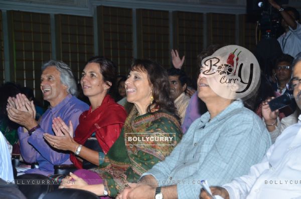 Zakir Hussain with his wife Antonia Minnecola grace live King in Concert in Mumbai
