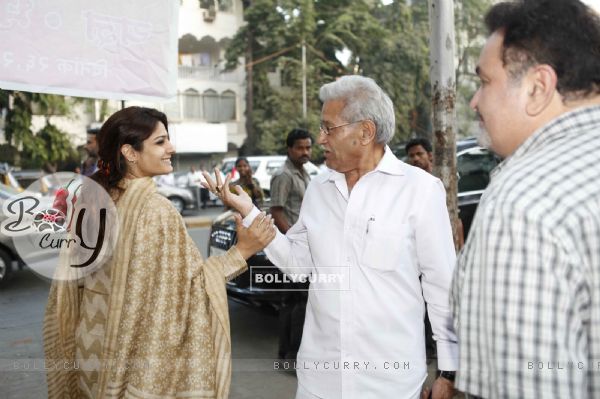 Raveena Tandon pays last tribute to veteran producer-distributor Darshan Sabharwal