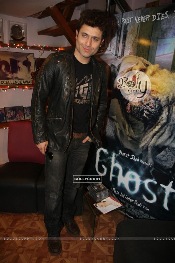Shiney Ahuja meet fans at Berkowits to promote their film 'Ghost' at Andheri, Mumbai (178267)