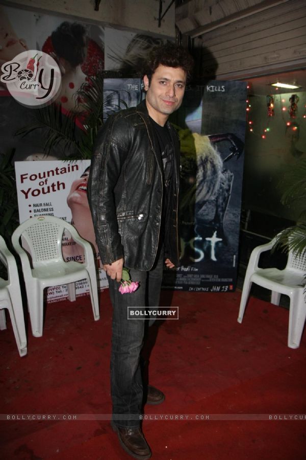 Shiney Ahuja meet fans at Berkowits to promote their film 'Ghost' at Andheri, Mumbai