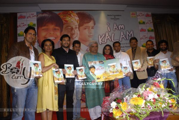 Shabana, Javed Akhtar and Gulshan pose during the DVD launch for Hindi film "I am Kalam" in Mumbai