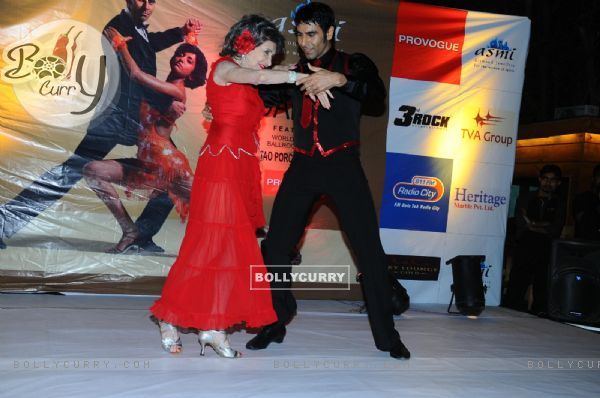 Tao Porchon-Lynch performing with Sandip Soparkar in show 'Ageless Dance' at Sheesha Lounge in Andhe