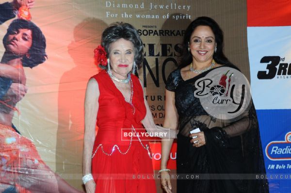 Hema Malini with Tao Porchon-Lynch at Sandip Soparkar show 'Ageless Dance' at Sheesha Lounge in Andh