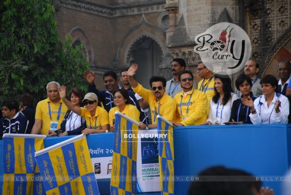 Anil Kapoor, Tina Munim, Gulshan at Standard Chartered Mumbai Marathon 2012 in Mumbai