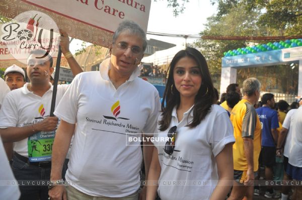 Aditya Raj Kapoor and Aarti Chhabria at Standard Chartered Mumbai Marathon 2012 in Mumbai